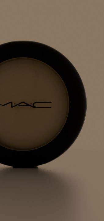 T1 - Makeup, colored & with smudges